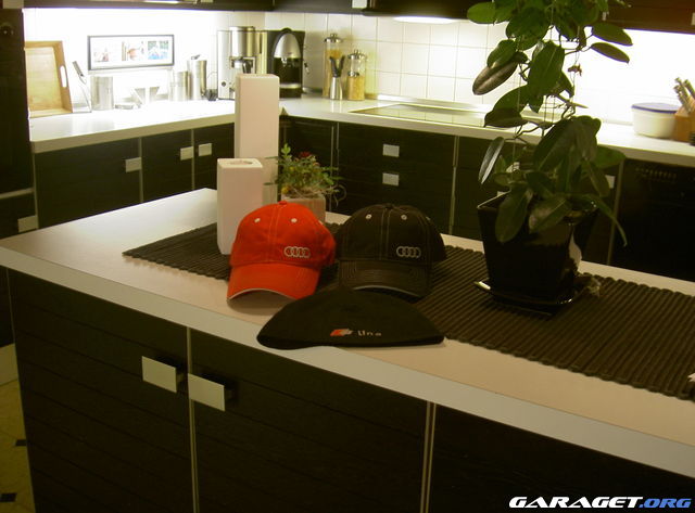 http://www.garaget.org/gallery/archive/2355/146310_rs6yas.jpg