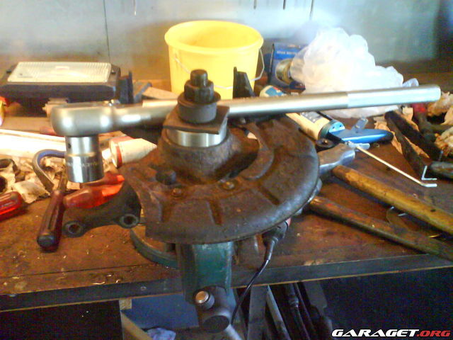 http://www.garaget.org/gallery/archive/2355/177517_9q08k2.jpg