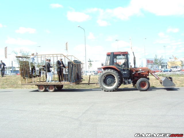 http://www.garaget.org/gallery/archive/28534/6692/28534-101358.jpg