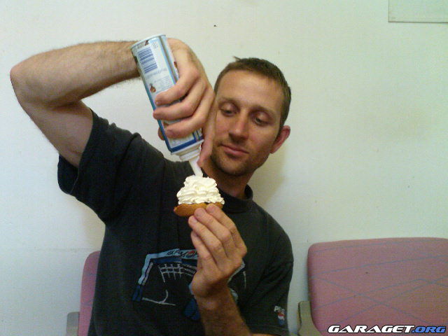 http://www.garaget.org/gallery/archive/52075/143541_rxclko.jpg